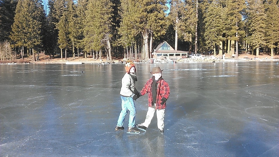 Lake_of_the_Woods_skating